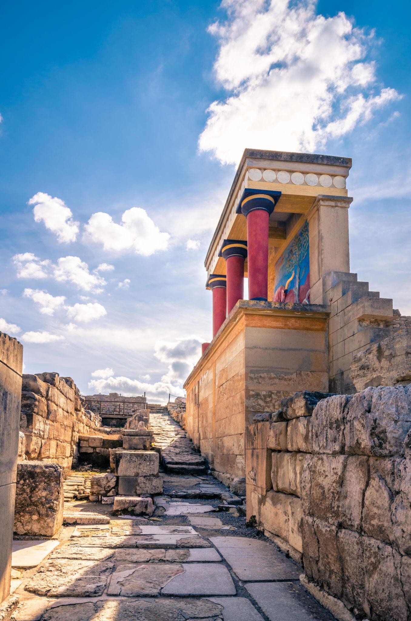 PRIVATE TOUR KNOSSOS STEP INTO THE LEGEND
